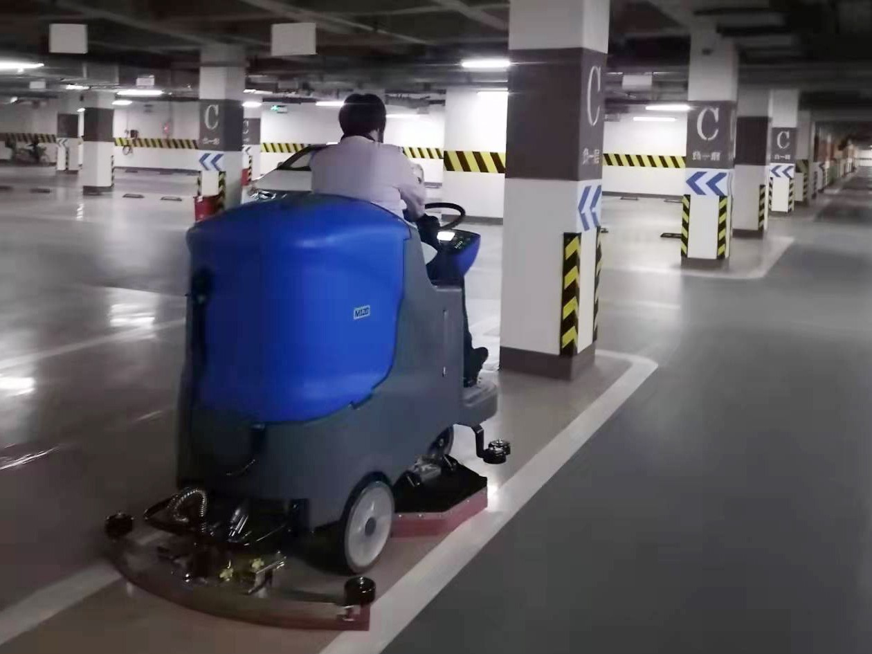 乐山客户采购的驾驶式洗地机